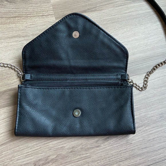 Black and silver studded crossbody purse - Picture 7 of 11